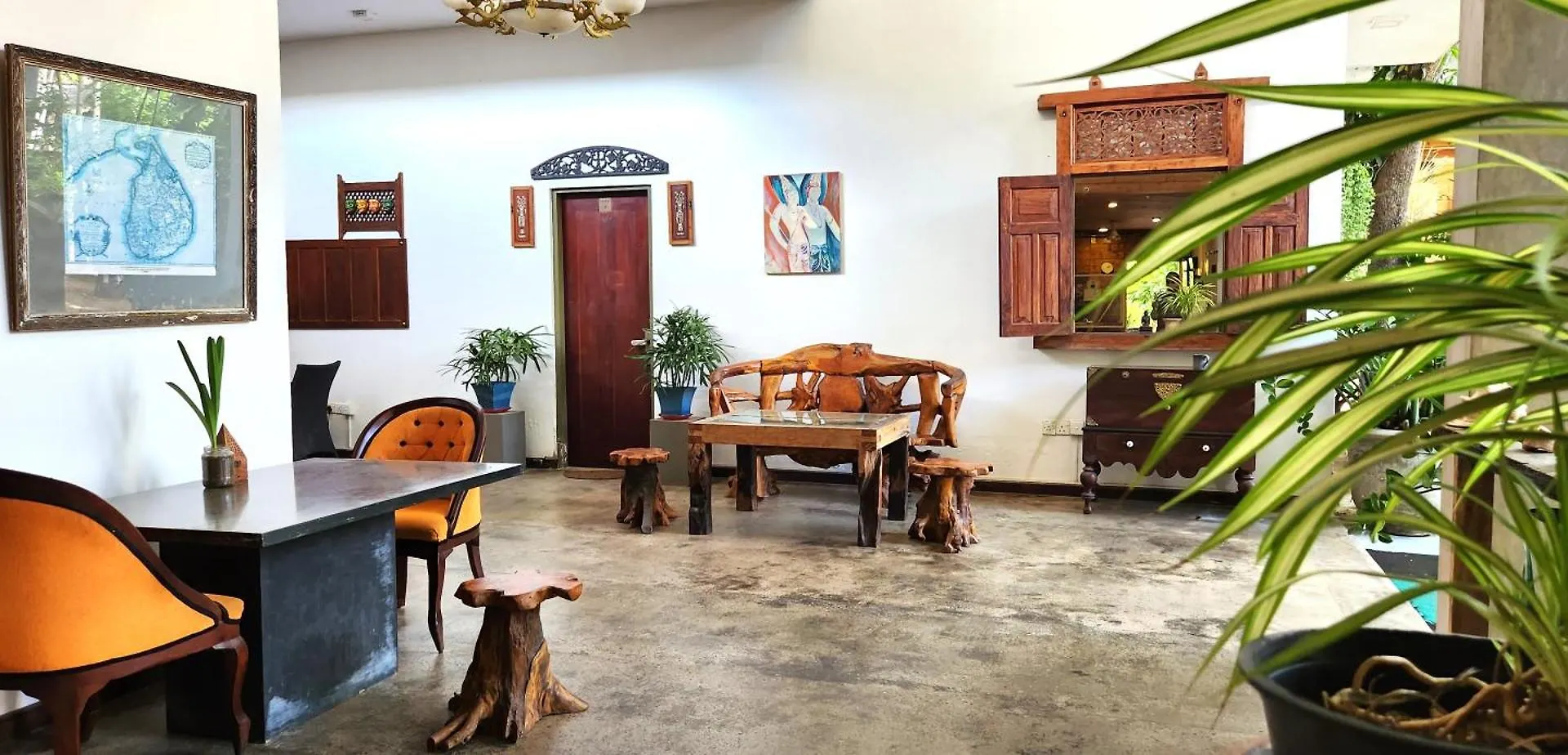 Gomez Place Negombo 3*,