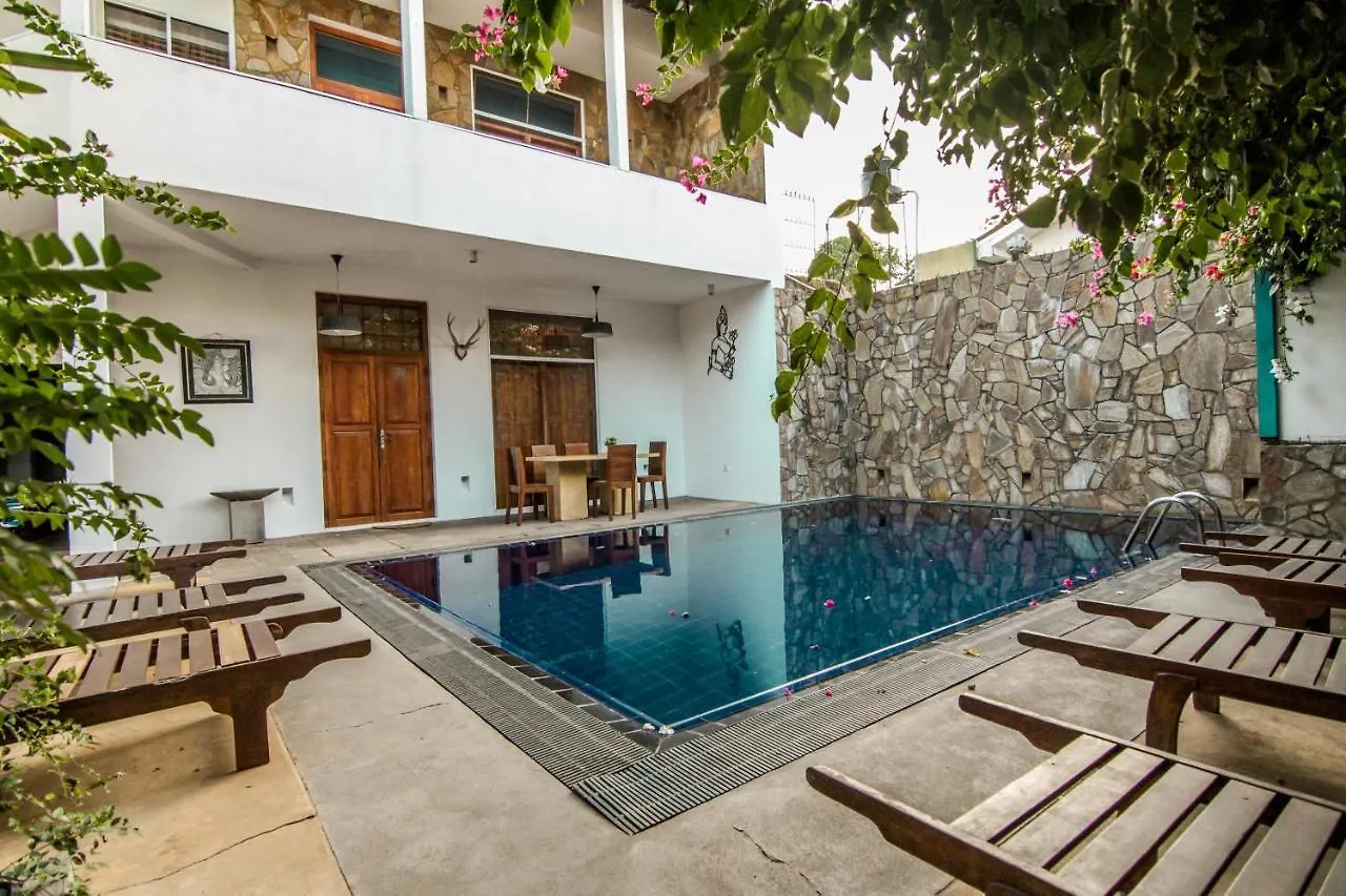 Gomez Place Negombo Gasthuis